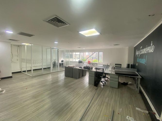 Oficina en arriendo en El Poblado, Medellín, 75 m² · foto 8 de 9