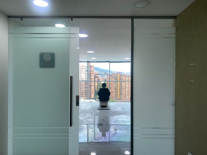 Oficina en arriendo en El Poblado, Medellín, 36 m² · foto 3 de 8