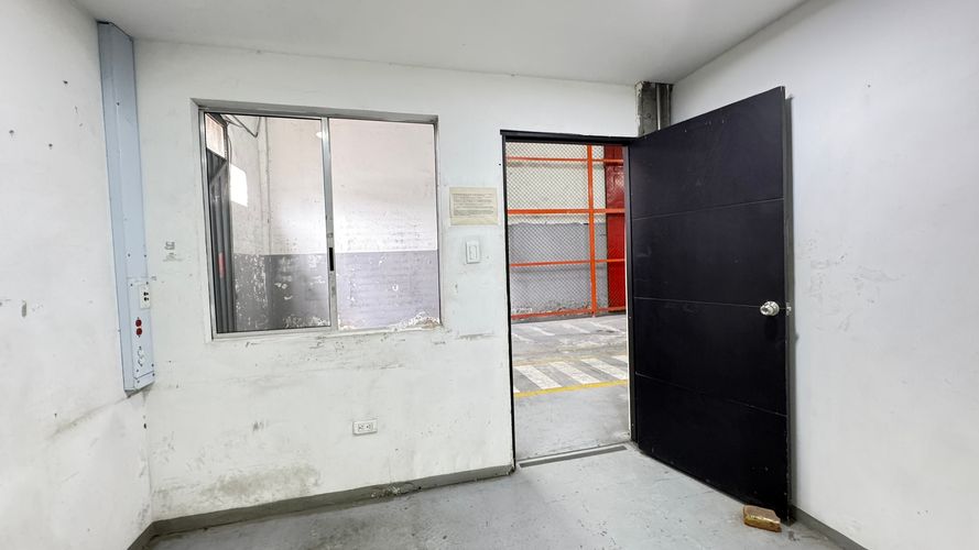 Bodega en arriendo en Industrial, Cali, 300 m² · foto 14 de 17
