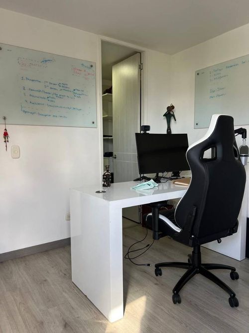 Apartamento de 2 alcobas en arriendo en Castropol, Medellín, 84 m² · foto 8 de 16
