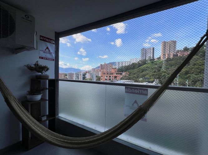 Apartamento de 2 alcobas en arriendo en Castropol, Medellín, 84 m² · foto 9 de 16