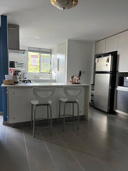 Apartamento de 2 alcobas en arriendo en Castropol, Medellín, 84 m² · foto 11 de 16