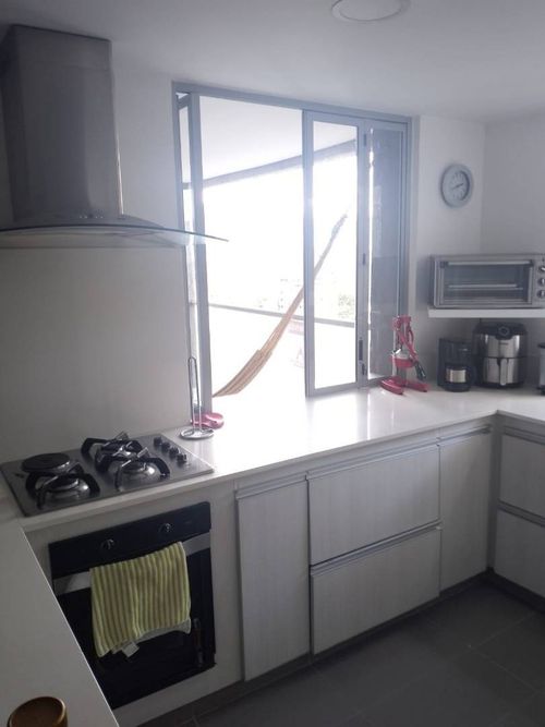 Apartamento de 2 alcobas en arriendo en Castropol, Medellín, 84 m² · foto 15 de 16