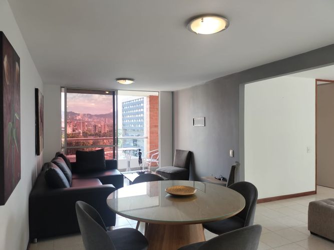 Apartamento de 2 alcobas en arriendo en El Poblado, Medellín, 90 m² · foto 2 de 16