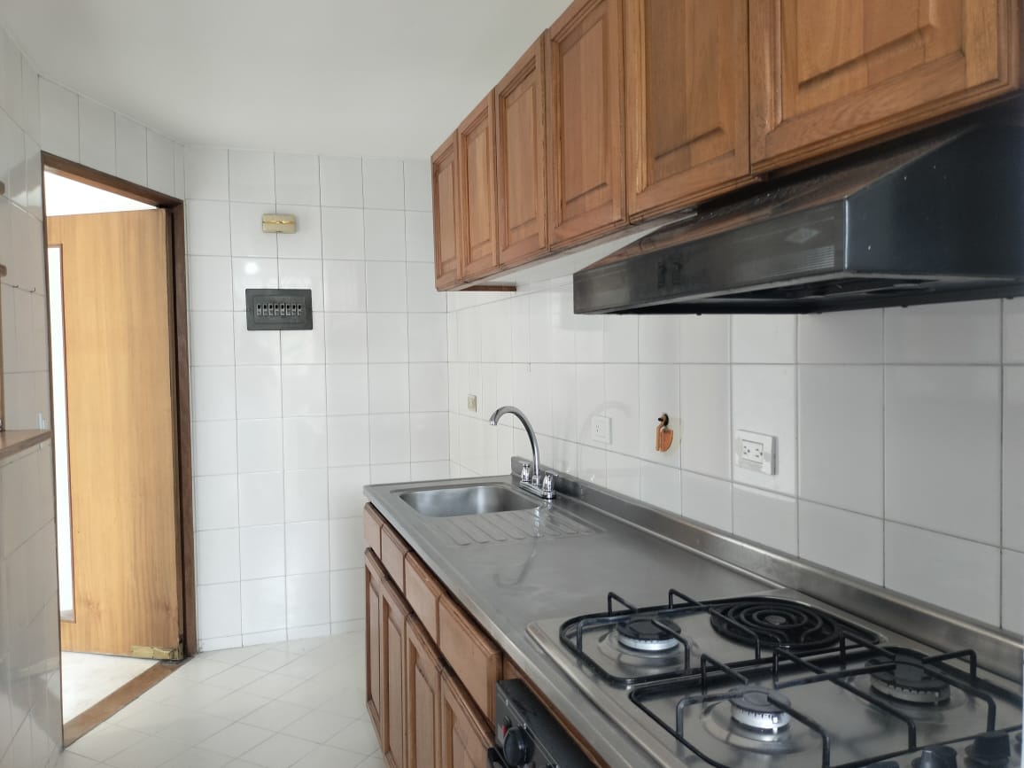 Apartamento en venta en El Poblado, Medellín · foto 3 de 14