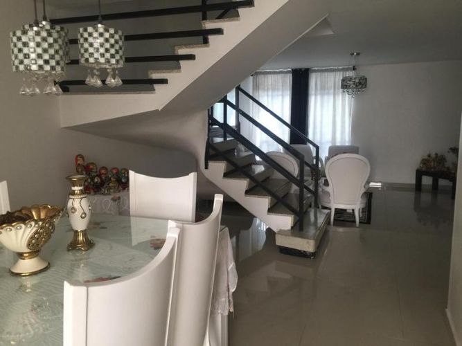 Casa de 8 alcobas en venta en Nicolas De Federman, Bogotá, 219 m² · foto 2 de 20