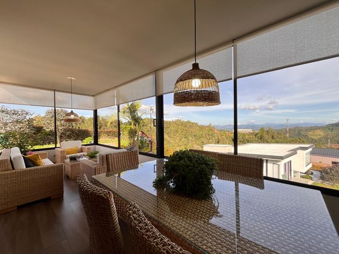 Casa de 3 alcobas en venta en Loma Del Escobero, Envigado, 420 m² · foto 2 de 20