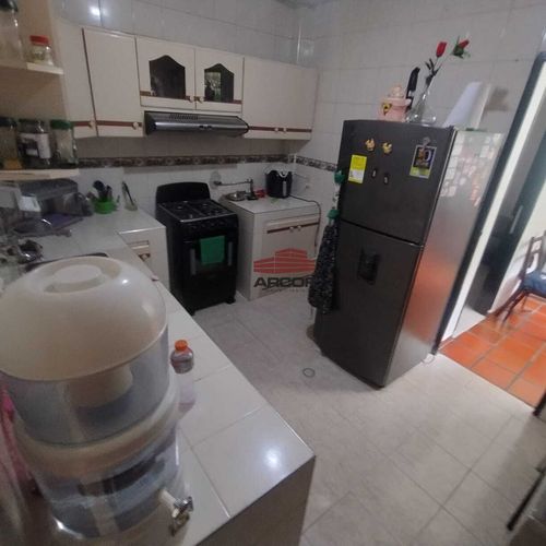 Casa de 6 alcobas en venta en La Concordia, Bucaramanga, 280 m² · foto 7 de 19