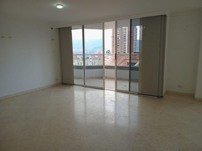 Apartamento de 4 alcobas en venta en El Poblado, Medellín, 248 m² · foto 1 de 19