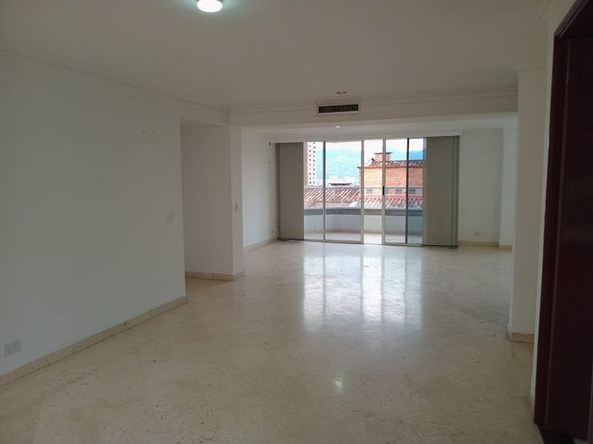 Apartamento de 4 alcobas en venta en El Poblado, Medellín, 248 m² · foto 3 de 19