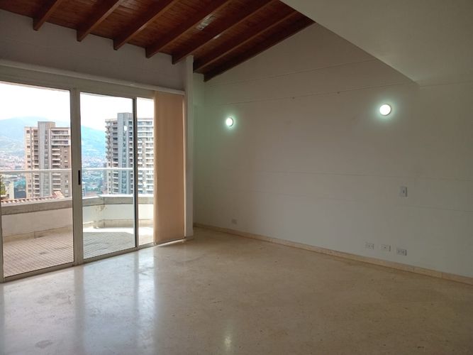 Apartamento de 4 alcobas en venta en El Poblado, Medellín, 248 m² · foto 4 de 19