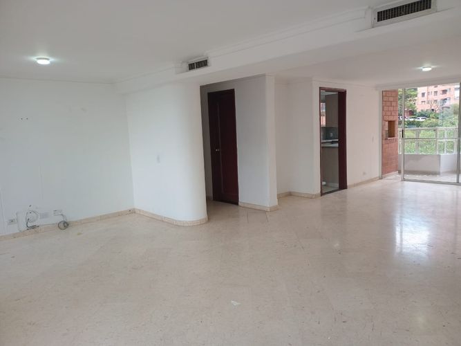 Apartamento de 4 alcobas en venta en El Poblado, Medellín, 248 m² · foto 5 de 19