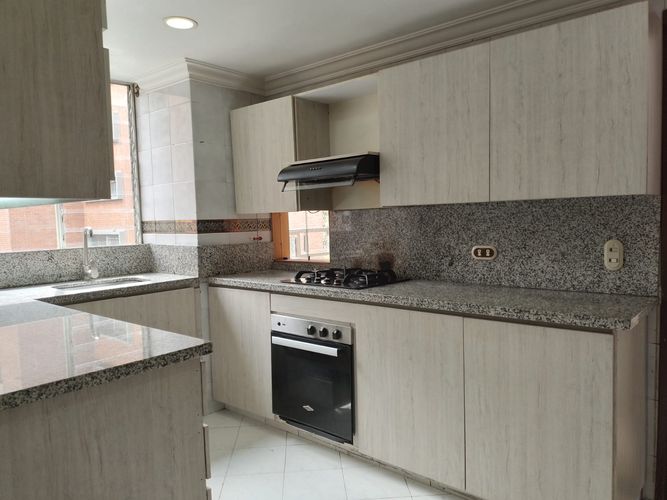 Apartamento de 4 alcobas en venta en El Poblado, Medellín, 248 m² · foto 7 de 19