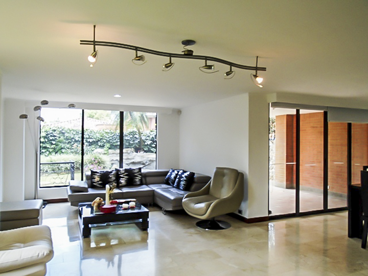 Casa en arriendo en El Poblado, Medellín · foto 2 de 20