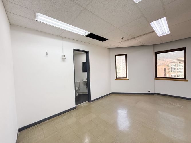 Oficina en venta en La Candelaria, Medellín, 376 m² · foto 3 de 24