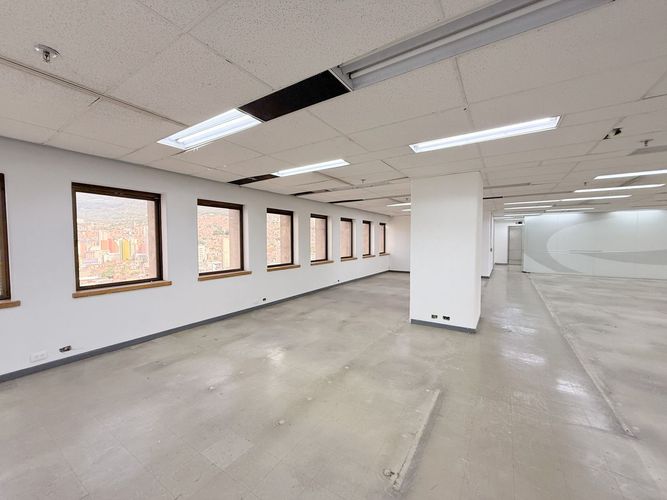 Oficina en venta en La Candelaria, Medellín, 376 m² · foto 12 de 24
