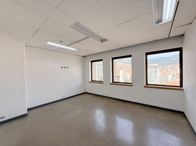 Oficina en venta en La Candelaria, Medellín, 376 m² · foto 17 de 24