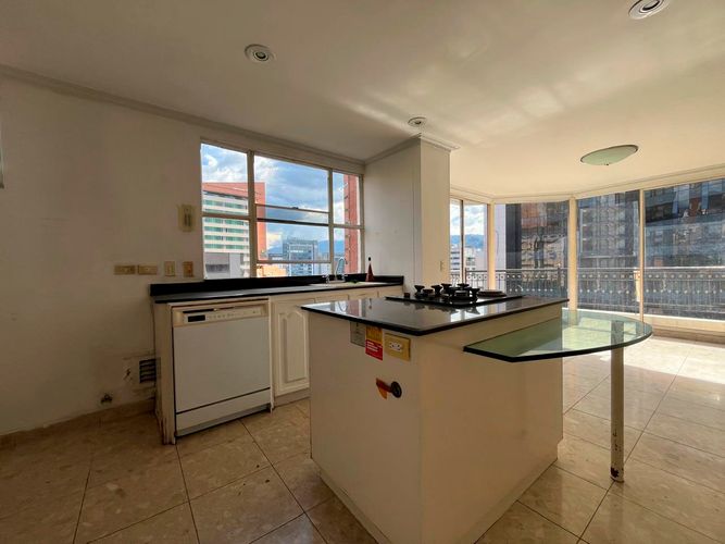 Apartamento de 3 alcobas en arriendo en El Poblado, Medellín, 177 m² · foto 6 de 15