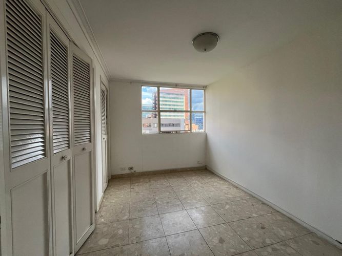 Apartamento de 3 alcobas en arriendo en El Poblado, Medellín, 177 m² · foto 10 de 15