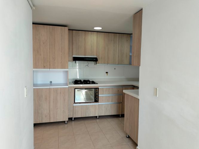 Apartamento de 3 alcobas en arriendo en Las Lomas, Medellín, 150 m² · foto 4 de 19