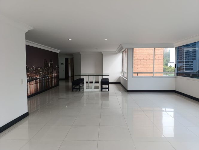 Apartamento de 2 alcobas en arriendo en El Poblado, Medellín, 150 m² · foto 4 de 18