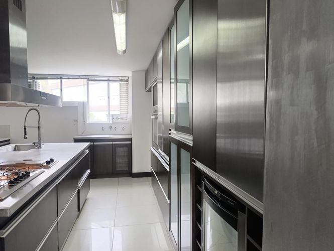 Apartamento de 2 alcobas en arriendo en El Poblado, Medellín, 150 m² · foto 7 de 18
