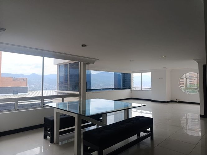 Apartamento de 2 alcobas en arriendo en El Poblado, Medellín, 150 m² · foto 11 de 18