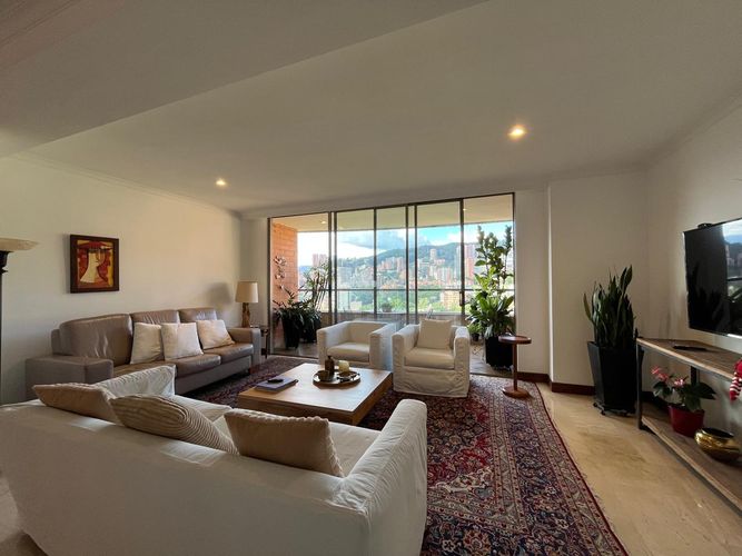 Apartamento de 3 alcobas en venta en El Poblado, Medellín, 167 m² · foto 3 de 17