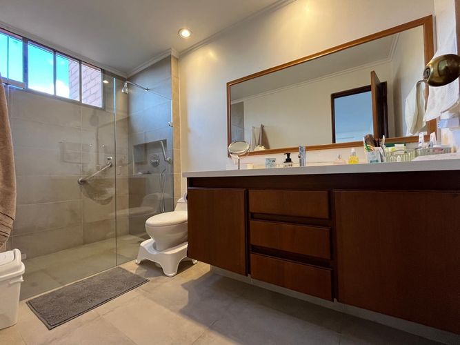 Apartamento de 3 alcobas en venta en El Poblado, Medellín, 167 m² · foto 10 de 17