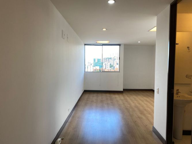Oficina en arriendo en El Poblado, Medellín, 35 m² · foto 2 de 10