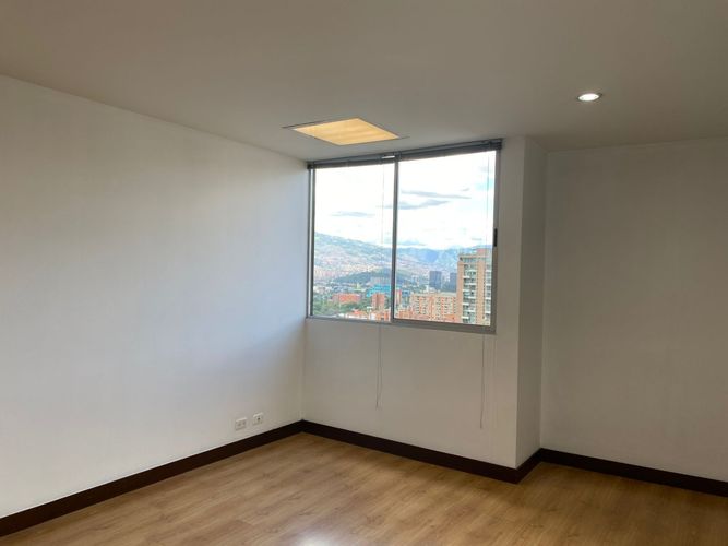 Oficina en arriendo en El Poblado, Medellín, 35 m² · foto 7 de 10