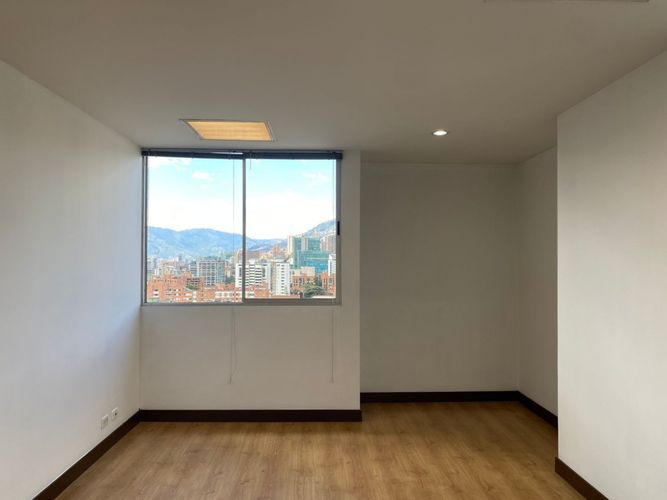Oficina en arriendo en El Poblado, Medellín, 35 m² · foto 8 de 10