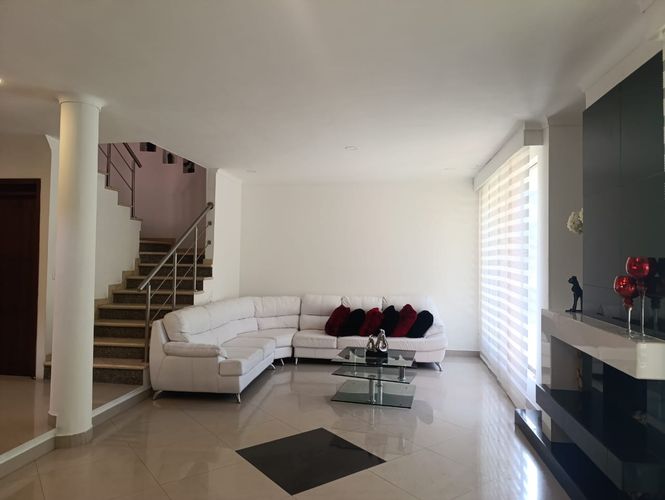 Casa de 4 alcobas en arriendo en El Poblado, Medellín, 425 m² · foto 4 de 19