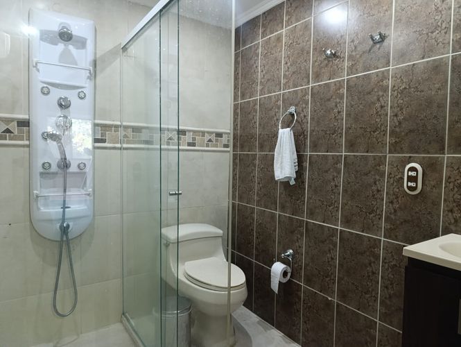 Casa de 4 alcobas en arriendo en El Poblado, Medellín, 425 m² · foto 17 de 19
