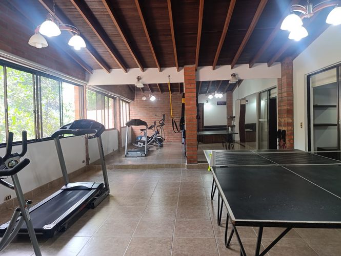 Casa de 4 alcobas en arriendo en El Poblado, Medellín, 425 m² · foto 18 de 19