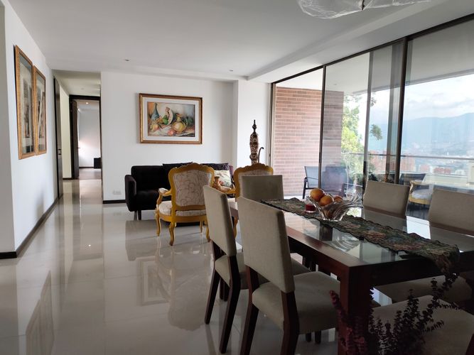 Apartamento de 3 alcobas en arriendo en El Poblado, Medellín, 150 m² · foto 2 de 19
