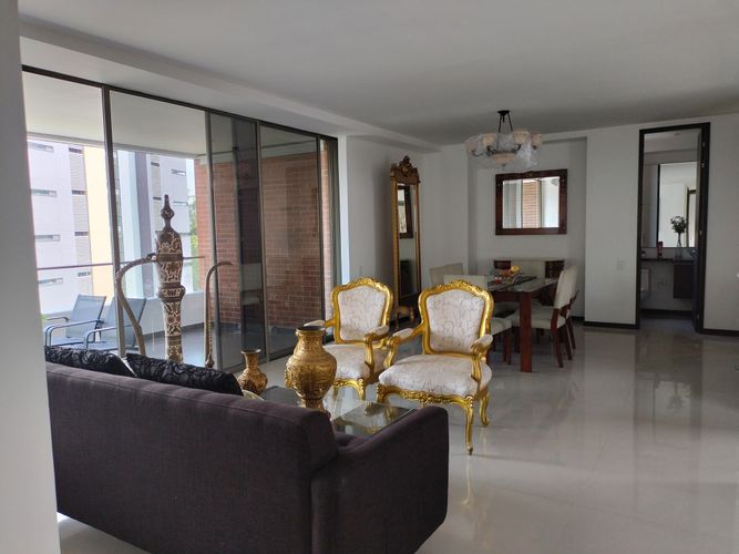 Apartamento de 3 alcobas en arriendo en El Poblado, Medellín, 150 m² · foto 3 de 19