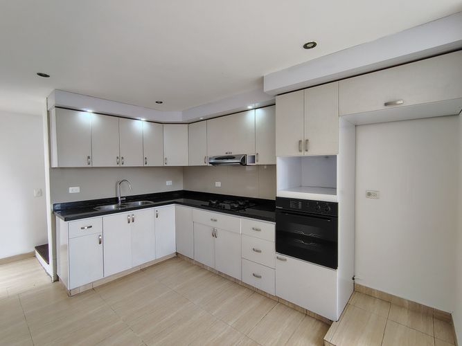 Casa de 5 alcobas en venta en San Jose De Bavaria, Bogotá, 170 m² · foto 7 de 24