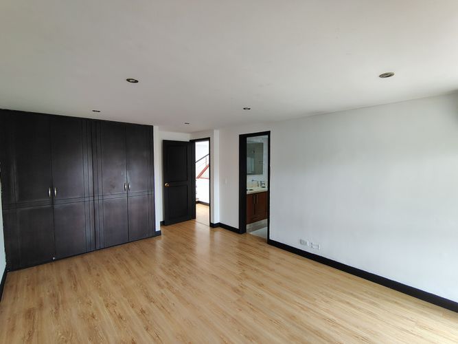 Casa de 5 alcobas en venta en San Jose De Bavaria, Bogotá, 170 m² · foto 10 de 24