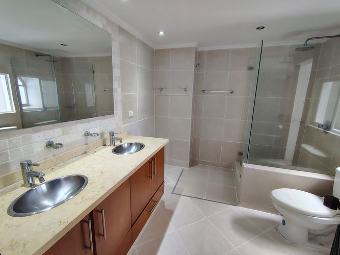 Casa de 5 alcobas en venta en San Jose De Bavaria, Bogotá, 170 m² · foto 12 de 24