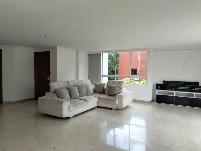 Apartamento de 3 alcobas en venta en El Poblado, Medellín, 154 m² · foto 3 de 20