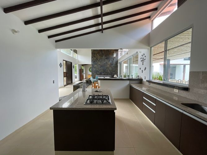Casa de 3 alcobas en venta en Centro, Armenia, 290 m² · foto 2 de 24