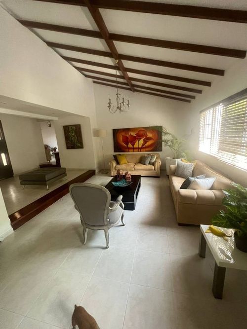 Casa de 4 alcobas en venta en La Mata, Piedecuesta, 270 m² · foto 3 de 13