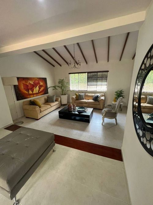 Casa de 4 alcobas en venta en La Mata, Piedecuesta, 270 m² · foto 4 de 13