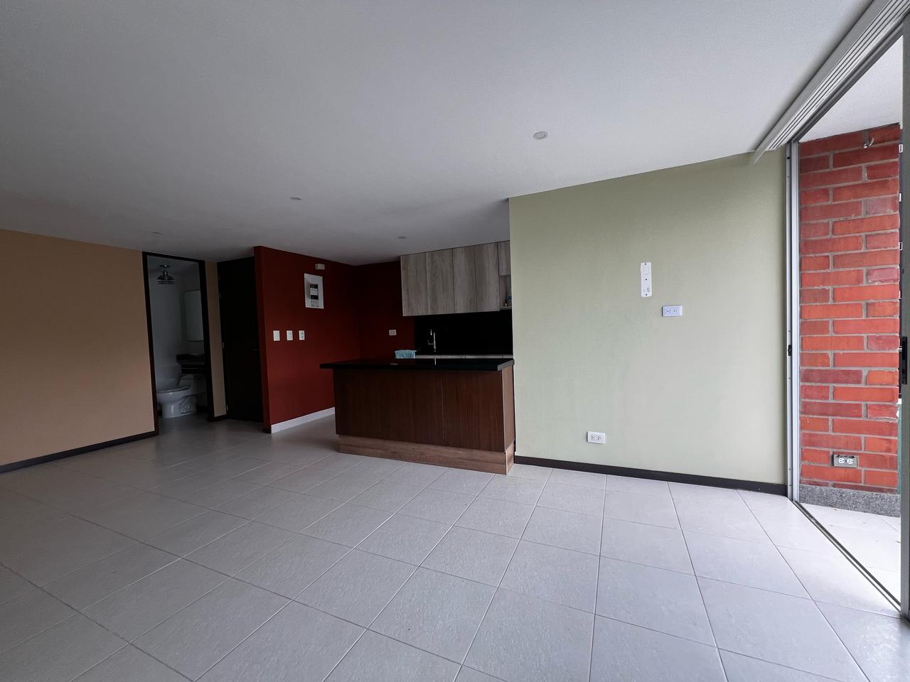Apartamento en arriendo en Cumbres, Envigado · foto 2 de 18