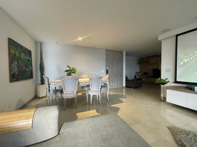 Apartamento de 3 alcobas en venta en Loma Del Esmeraldal, Envigado, 161 m² · foto 2 de 15