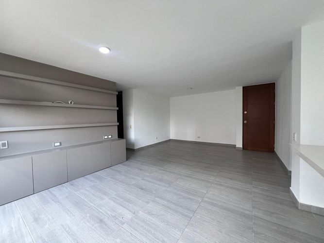 Apartamento de 3 alcobas en arriendo en Cumbres, Envigado, 85 m² · foto 3 de 17