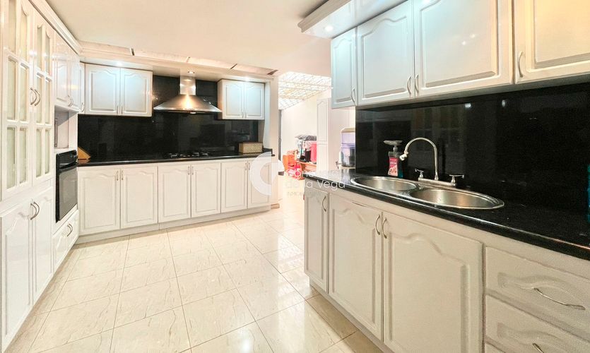 Apartamento de 5 alcobas en venta en Pontevedra, Bogotá, 360 m² · foto 4 de 16