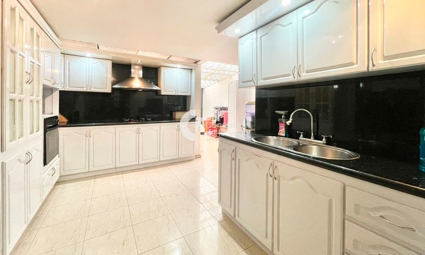 Apartamento de 5 alcobas en venta en Pontevedra, Bogotá, 360 m² · foto 5 de 16