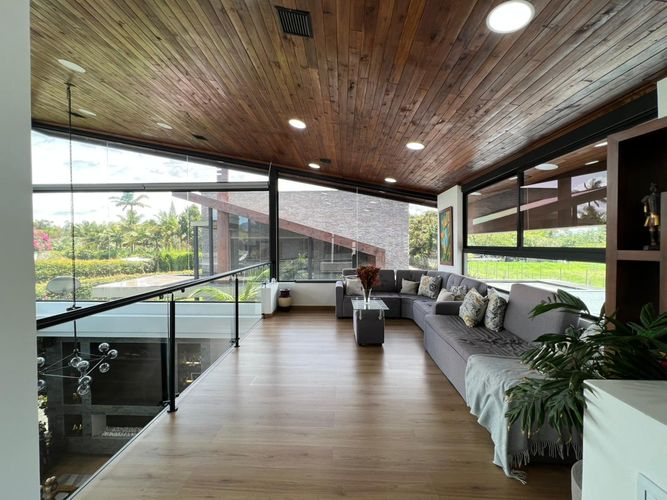 Casa de 4 alcobas en venta en El Porvenir, Rionegro, 320 m² · foto 2 de 15